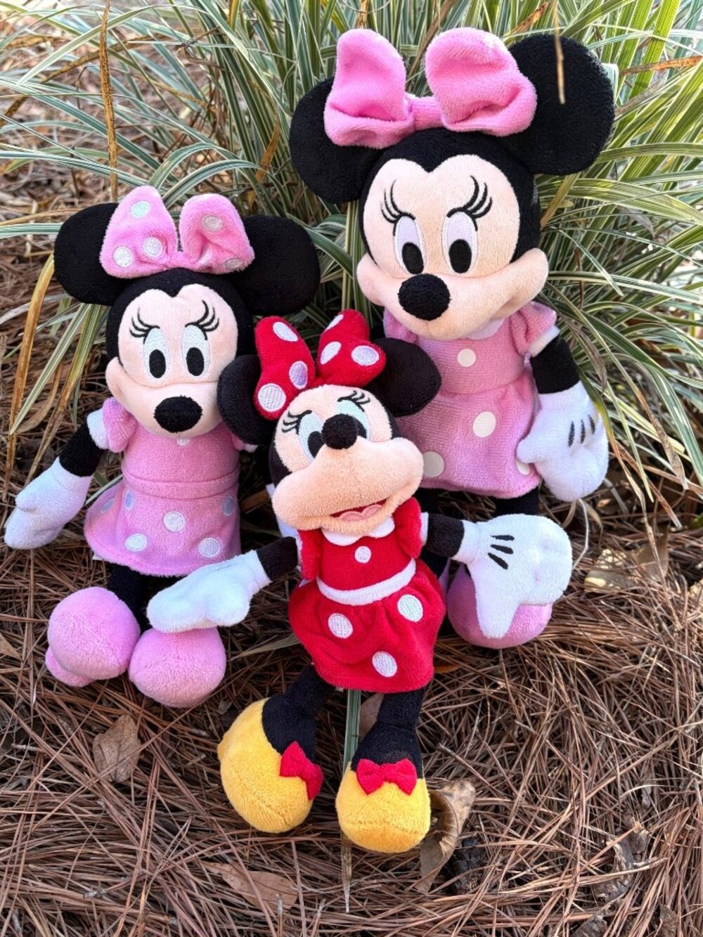 Three Minnie Mouse Plush Dolls In Pink & Red Outfits With Polka Dots S10